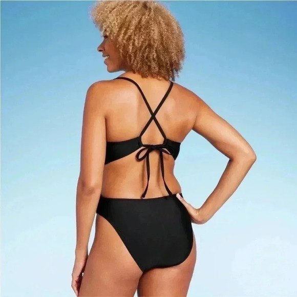 NWT Women'sPlunge Bead Detail Extra High
Leg One Piece Swimsuit - Shade & Shore - Picture 4 of 5